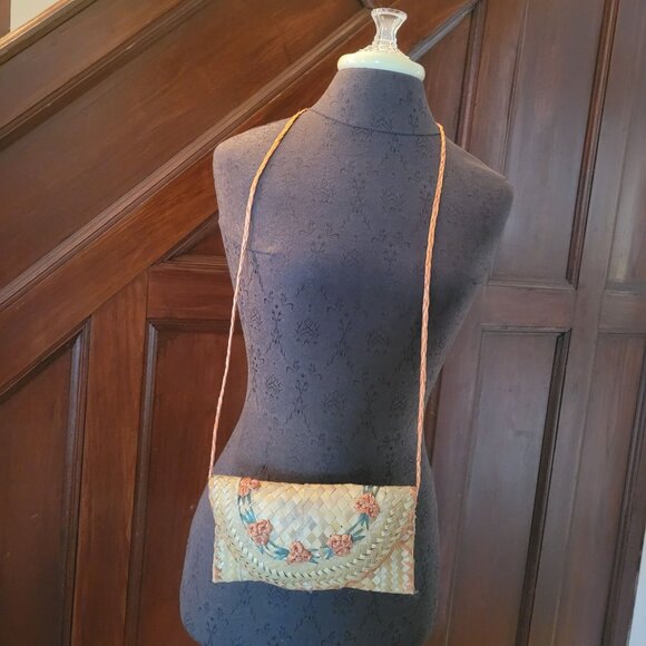 Handwoven Raffia Crossbody Bag & Clutch Set With Floral Design - Picture 2 of 12